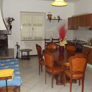 Appartamento con 2 camere da letto in edificio annesso